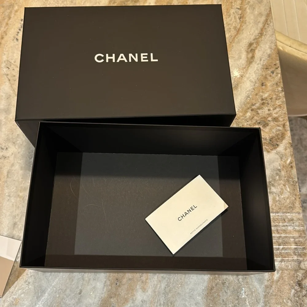 Real Chanel Box - Picture 2 of 4